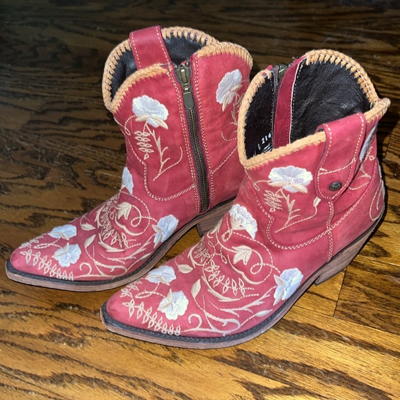 Liberty Black Ankle Cowboy Boots - Picture 3 of 9